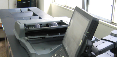 老舗の印刷会社◇直接雇用登用制度あり！土日祝休み♪機械オペ