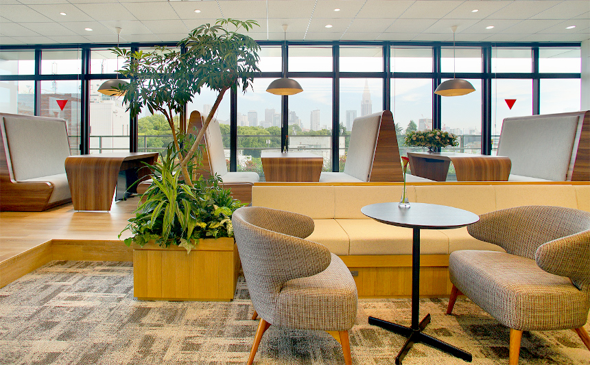 髪色・ネイル・服装ぜんぶ自由♪未経験カンゲイ◎オフィスワーク