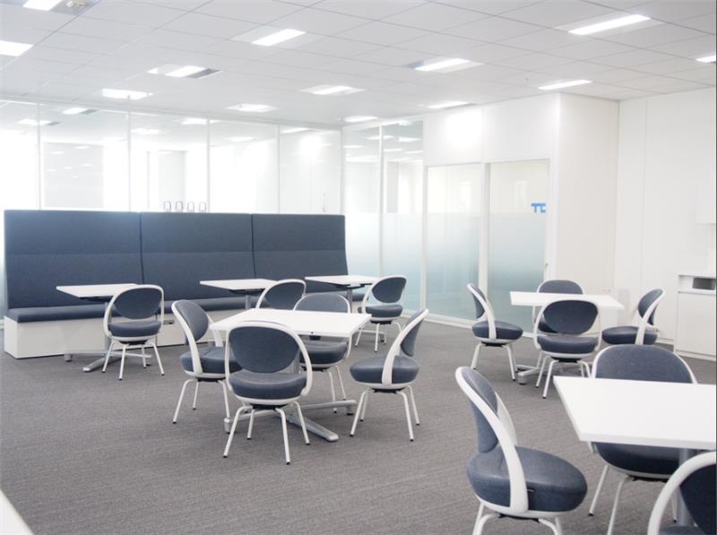 時給1,900円♪土日祝休み☆駅チカ♪社内サポート業務☆彡