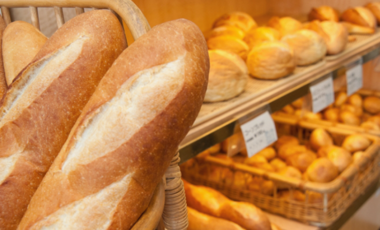 創業８０年の町のパン屋！9時～17時×残業なし☆パンの受発注