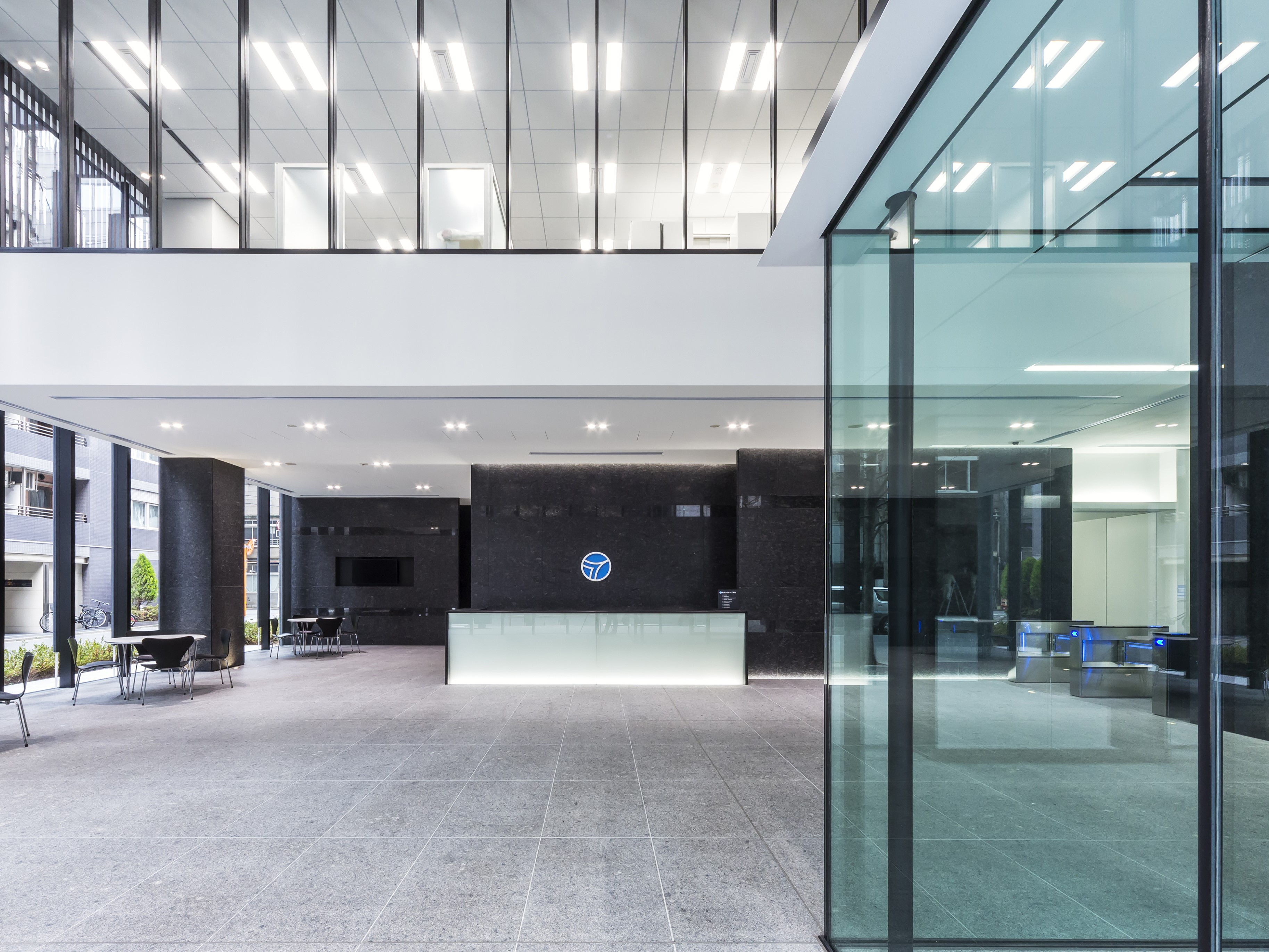 ＜大手企業受付のお仕事＞未経験OK◎制服有◎土日祝休み◎