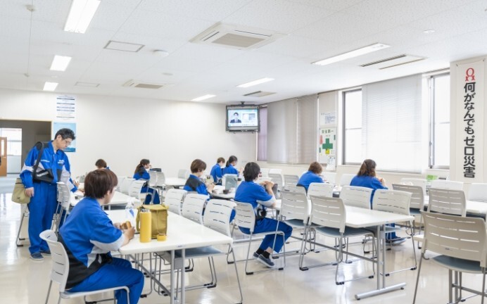 製造はじめてさんも大歓迎☆トレーの取り出しなどの軽作業＠豊科