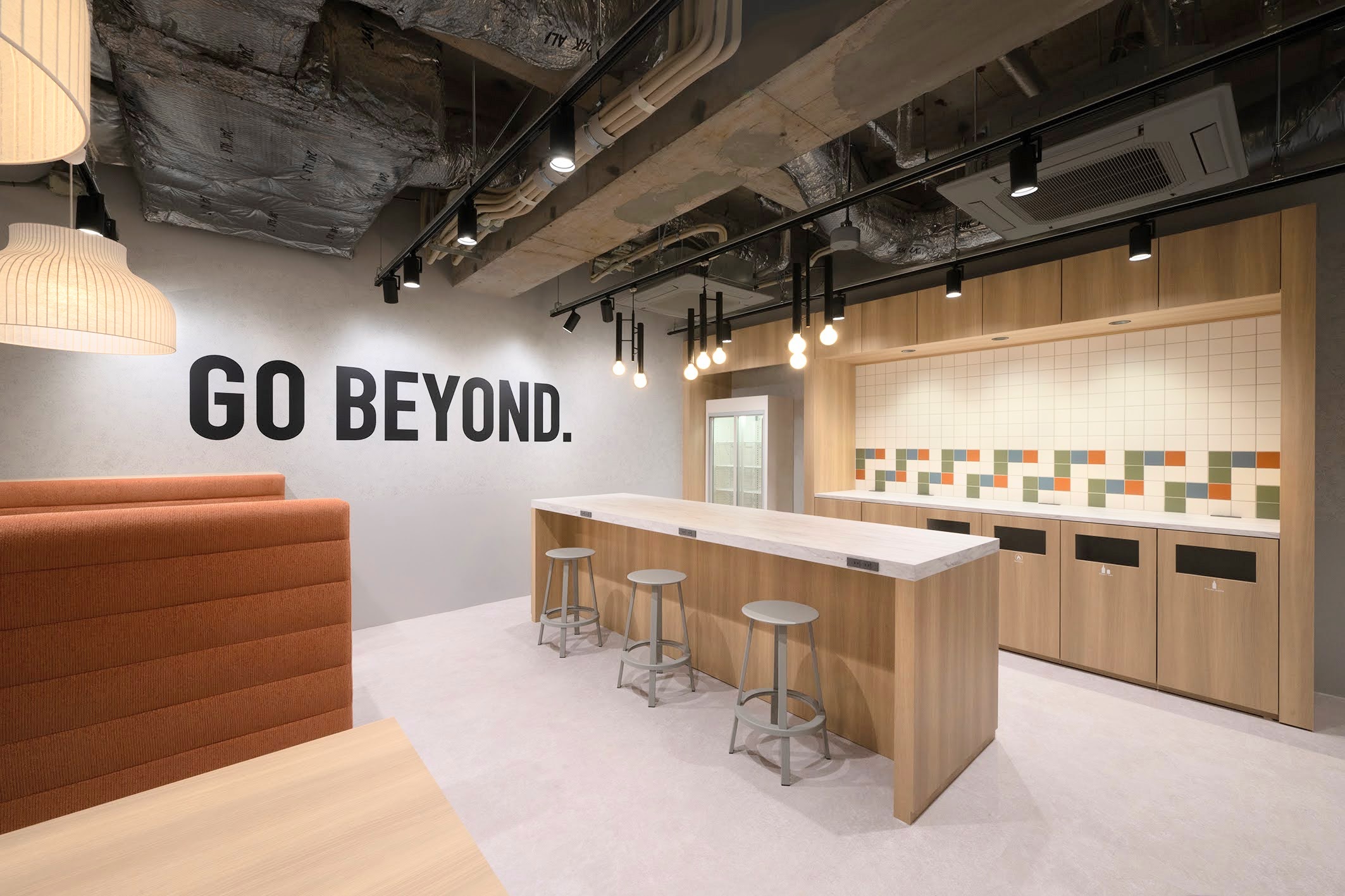 ＼髪色・ネイル自由／10時出社×残業無◎営業チームで受発注業務