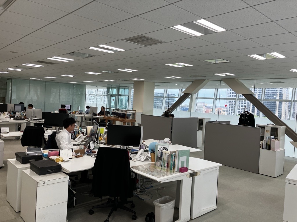 明るくキレイなオフィス♪紹介予定派遣で年収360万↑営業事務