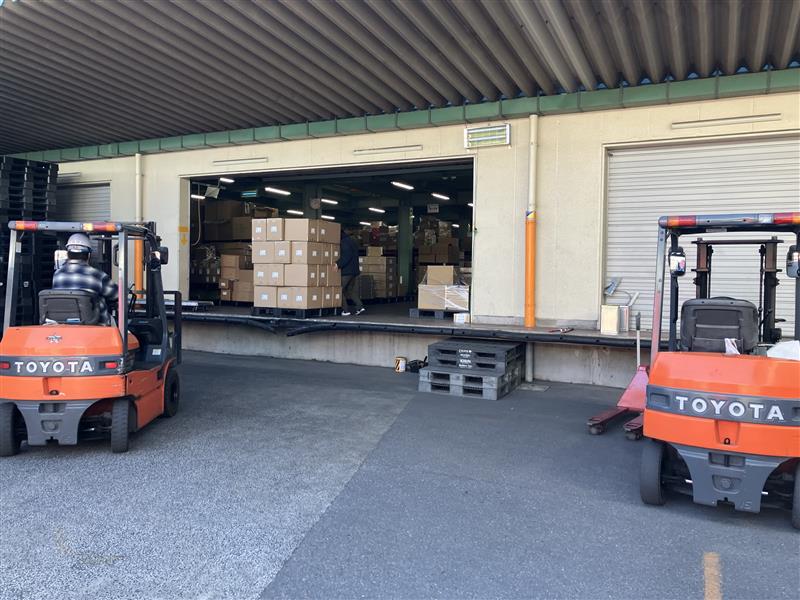 【フォークリフト業務】キャラグッズなどの荷物積み下ろし◎