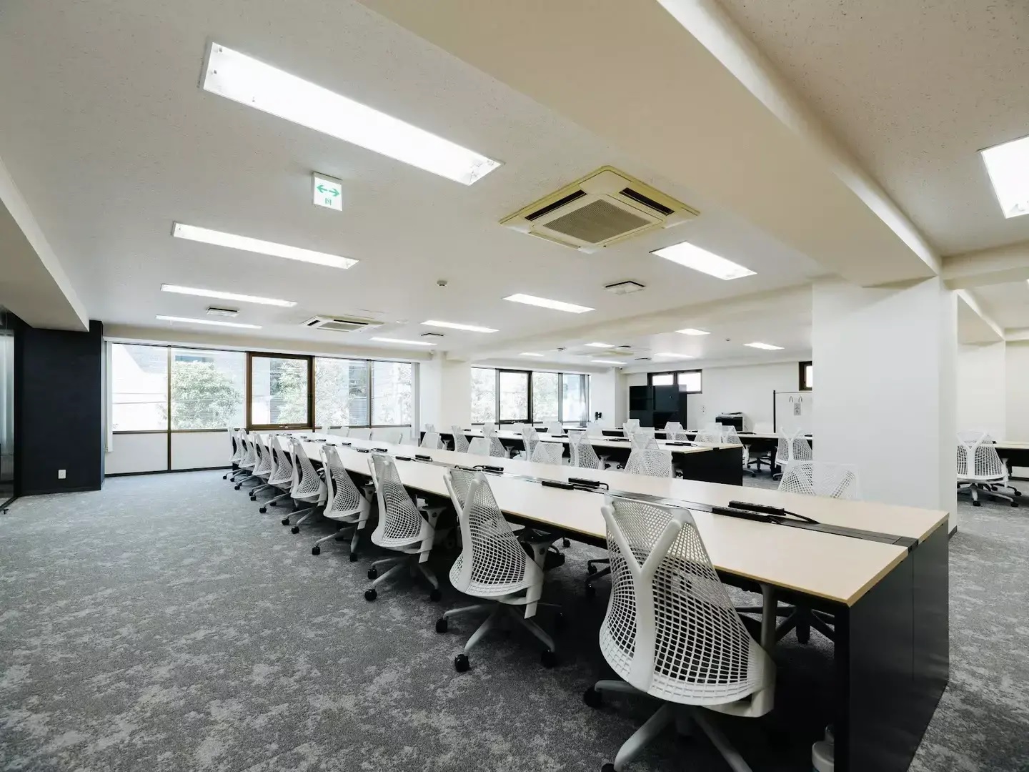 ＼若手活躍中！／いま注目のIT業界で営業アシスタント☆！