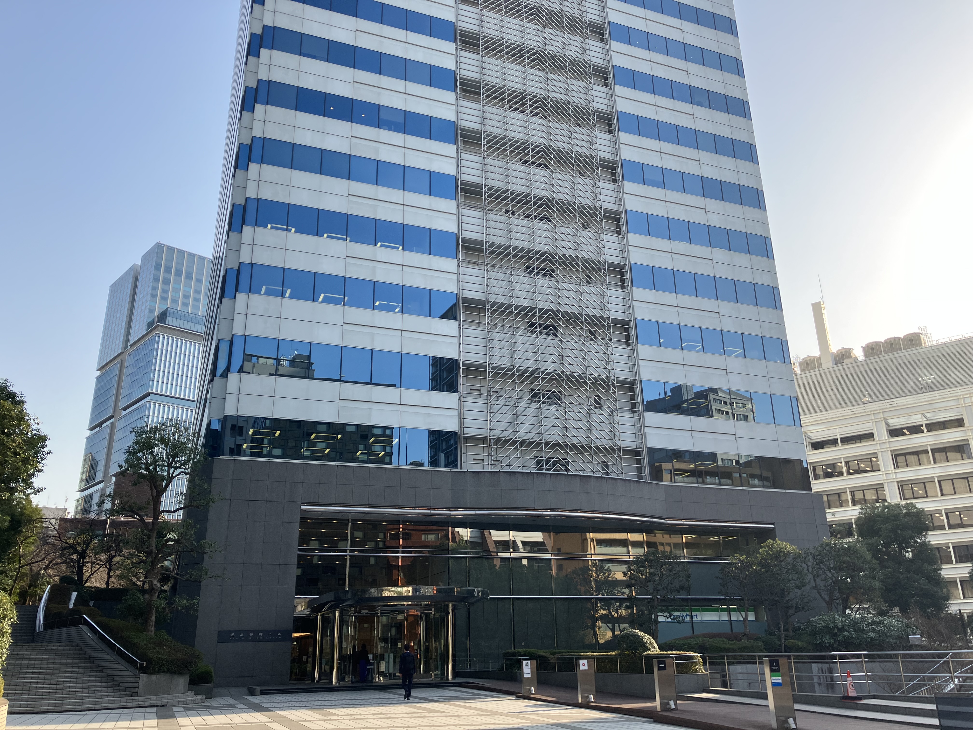 金融業界出身多数！60代中心│丁寧な指導で安心│長期勤務