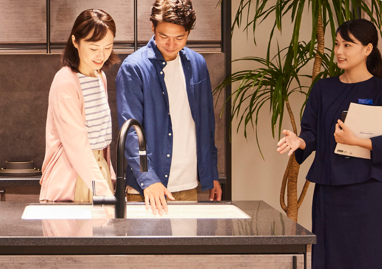 平日休み＆残業少なめ♪ショールーム受付＆サポート事務★◎