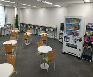 《未経験OK！貿易事務》8月開始／月収26.4万＋α／駅ちか職場♪