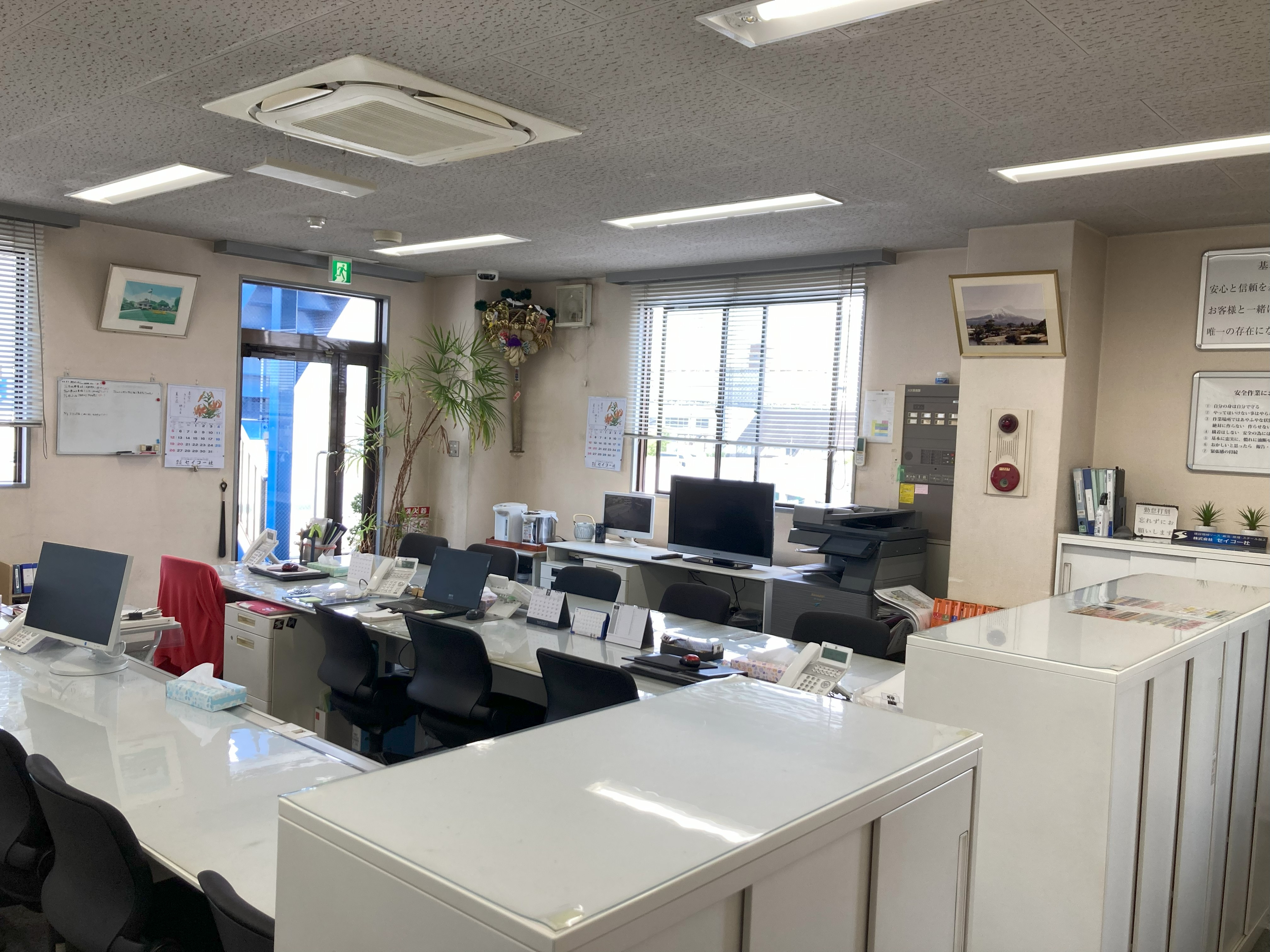 ＼難しいスキル不要／正社員目指せる★年収330万～♪営業サポ