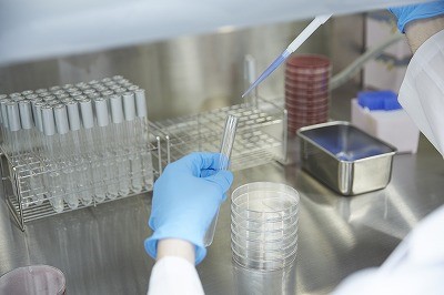日本橋エリア・駅から徒歩1分！お惣菜の微生物検査のお仕事♪
