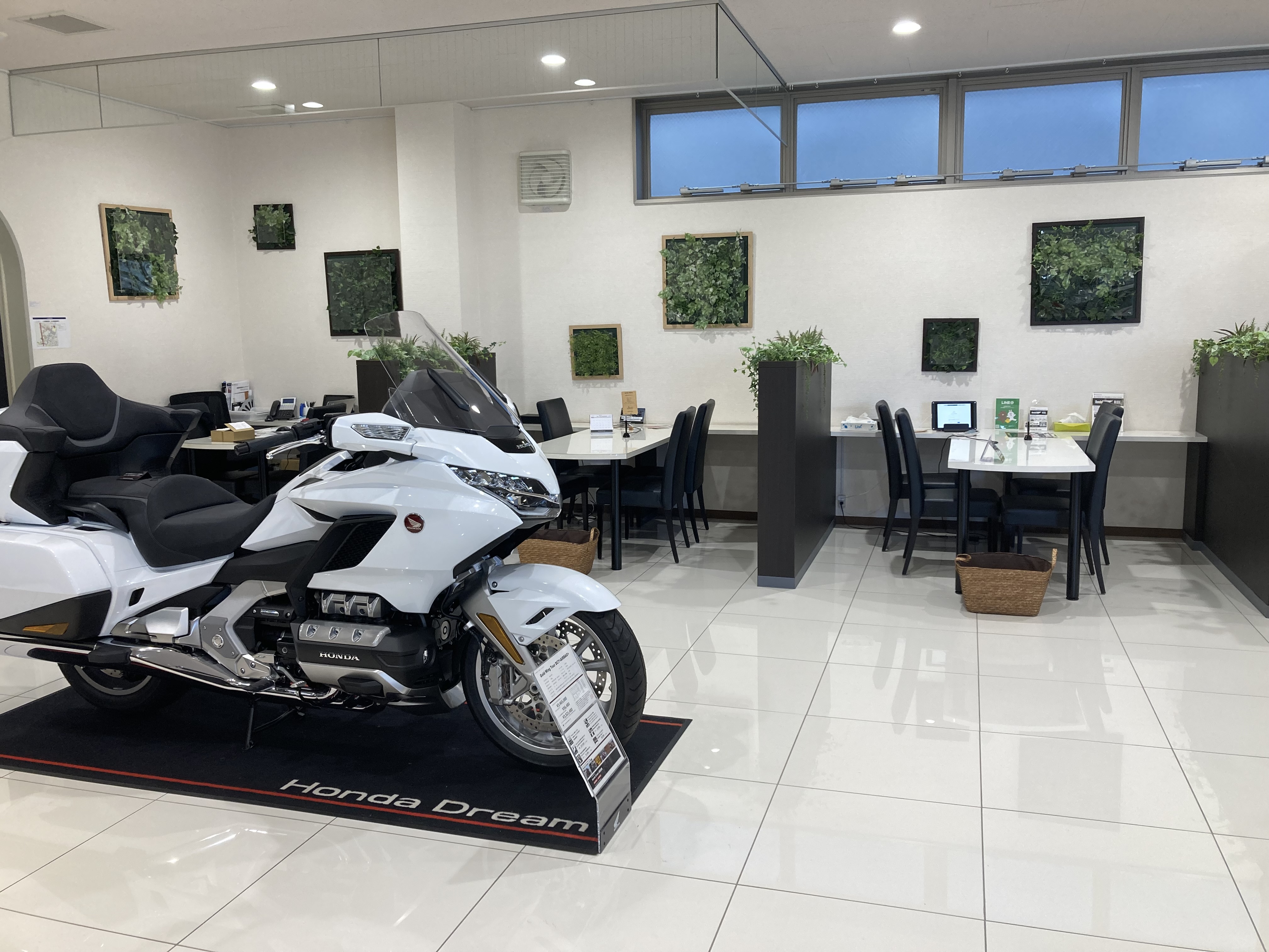 ＜時間相談OK＞あなたの笑顔がスキル★バイクショップの受付