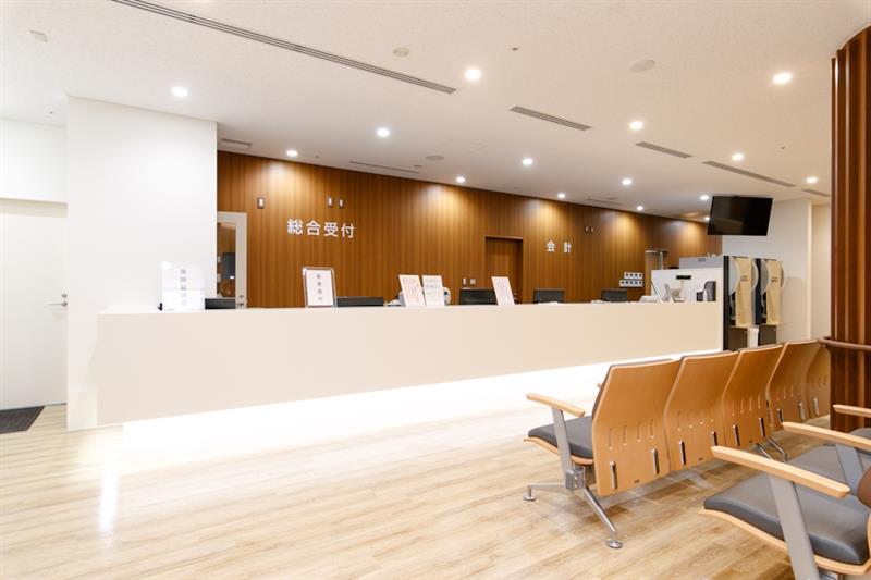 ８月～《新小岩》未経験OK！週４勤務も可☆病院の受付＋事務