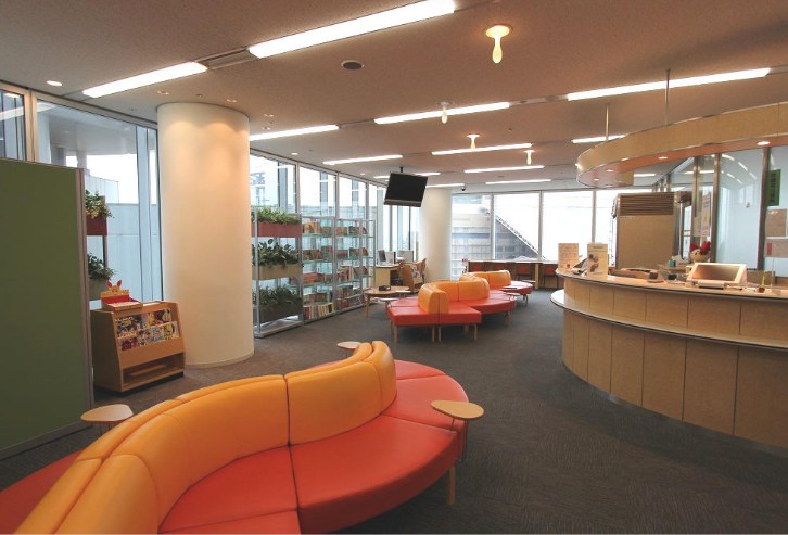 ＜カンタン受付☆＞動きがあって飽きない♪未経験OK！シフト制★