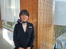【愛知トヨタG】高級車ディーラーで受付・接客＜月＋１日休み＞