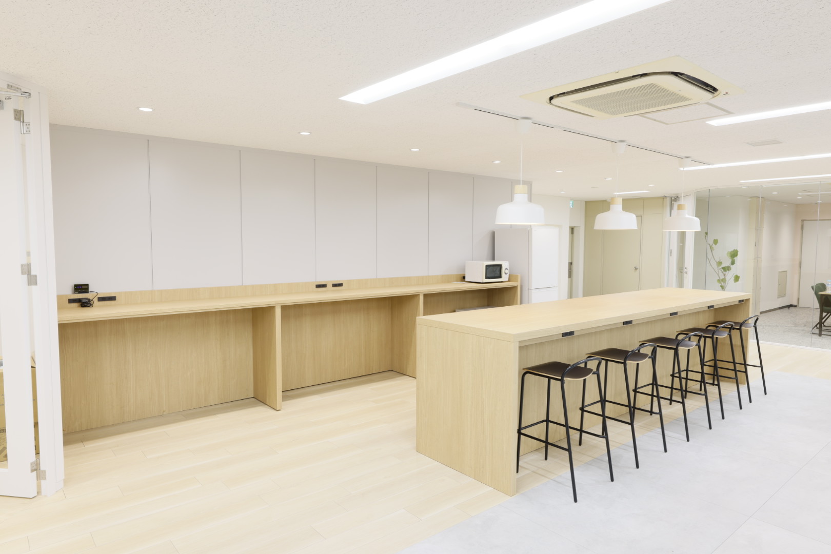 ＼週4日在宅あり◎／服装自由★月次経理サポート！スキルUP叶う