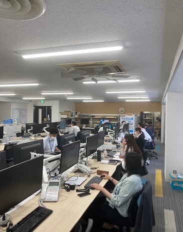 ≪同業務の仲間◎＆NO残業≫接客経験活かす↑アプリの問合せ対応
